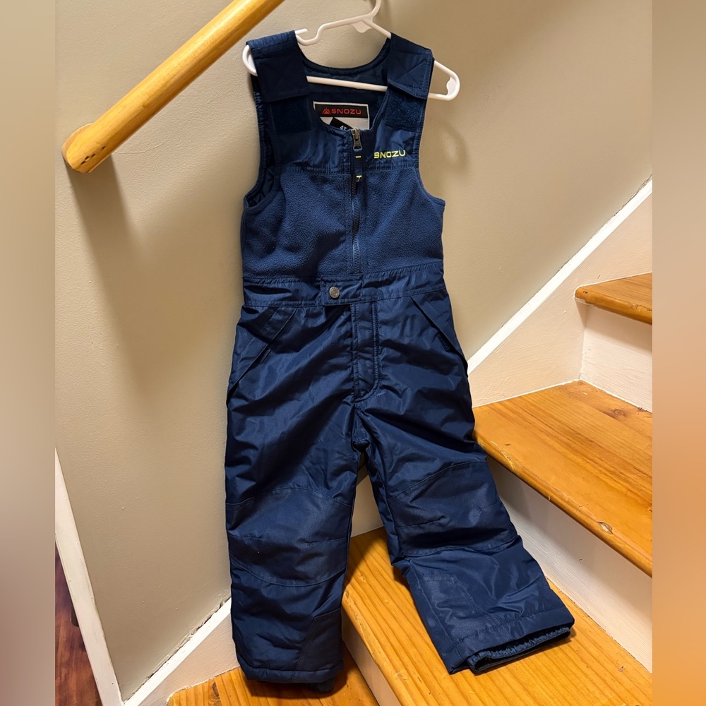 Snozu ski suit kid NWOT